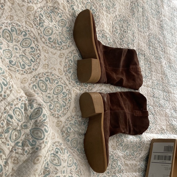 Rust colored suede cowboy boots - Picture 2 of 4